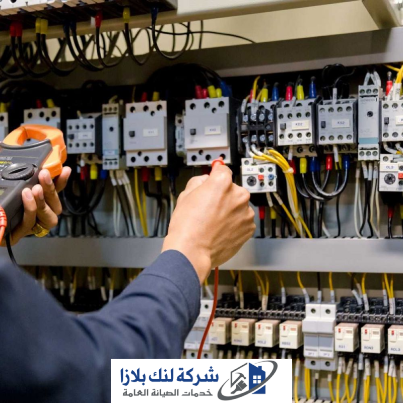 كيف يتم تركيب الأنظمة الكهربائية للمنازل؟